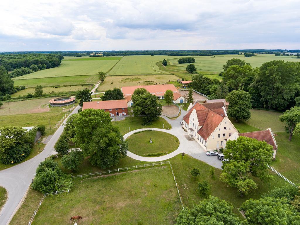 Boutique Hotel Gut Tribbevitz Neuenkirchen auf Rugen Exteriör bild